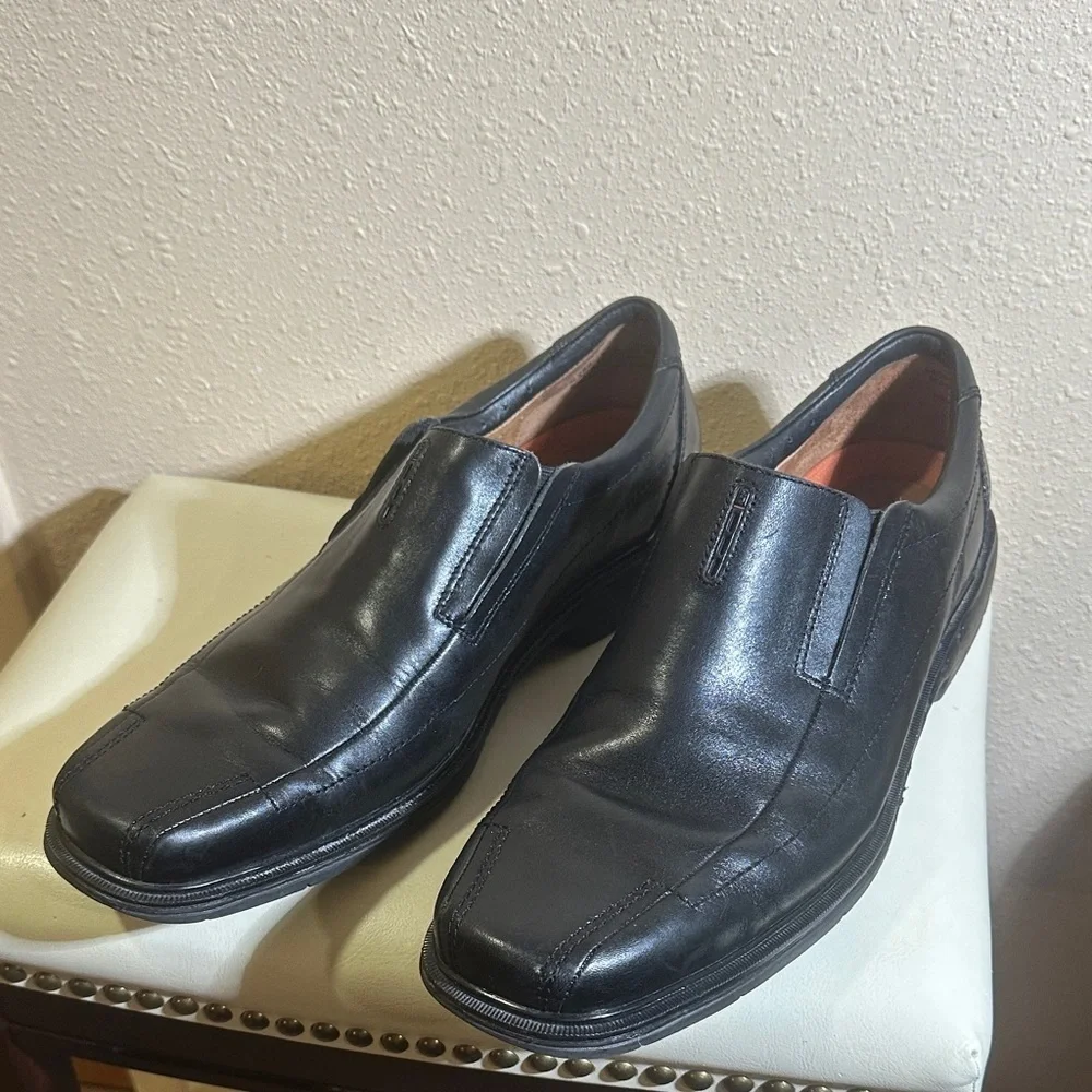 Clarks Unstructured Un.Sheridan black leather slip-on loafers. Size 15